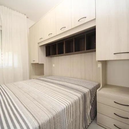 Apartamento Vilma 02 *